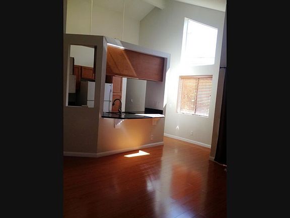 4th image of 726 S Fir Ave APT 9