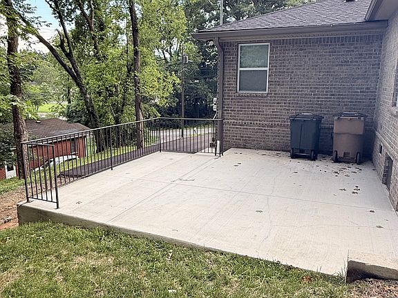 3rd image of 2416 Woodberry Dr #B