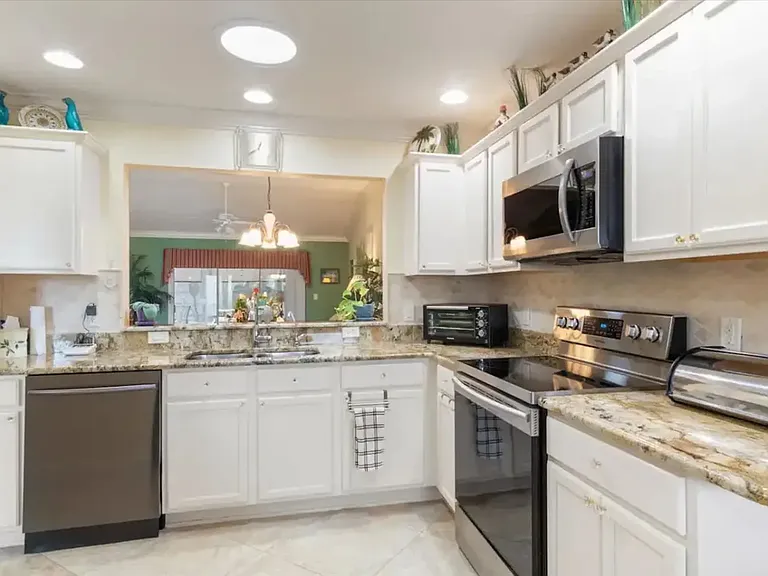 498 Ambrosia Pl — Photo 7
