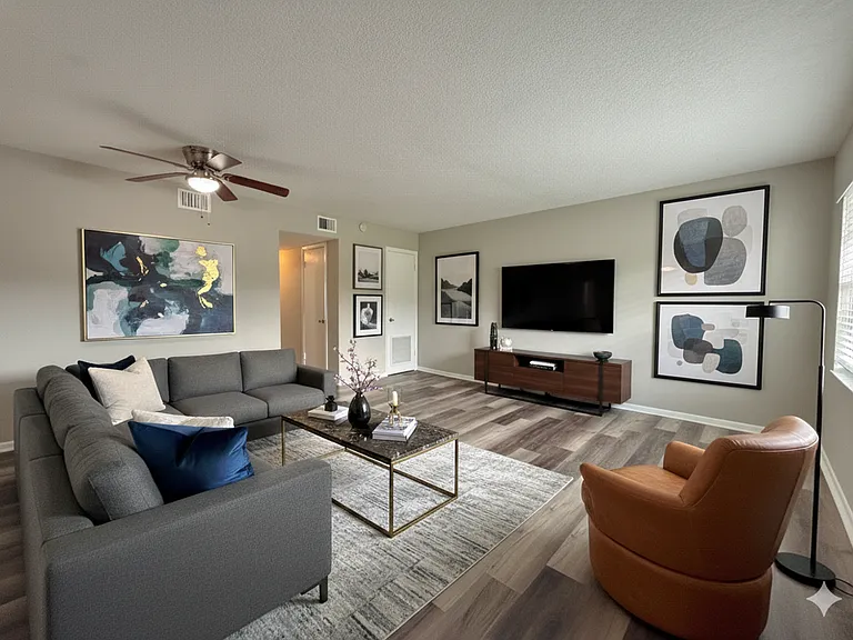 Carriage House Apts — Photo 13
