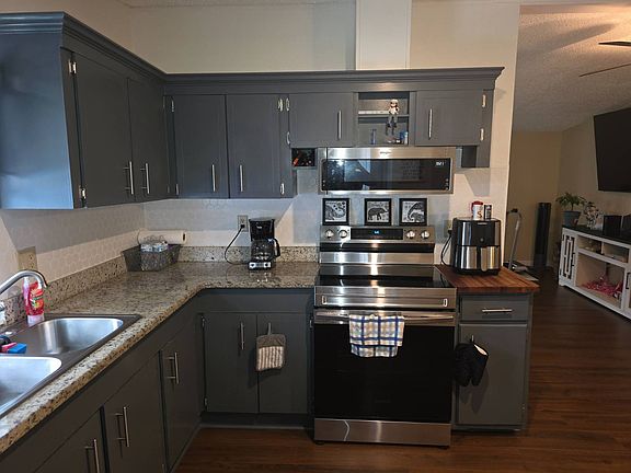 3rd image of 5611 SW 56th Pl