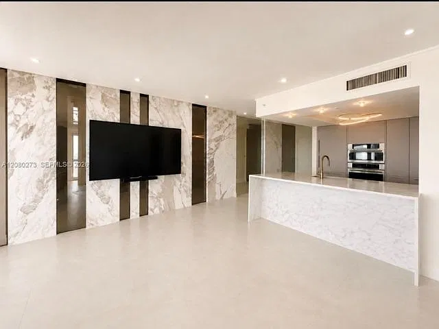 2 bed, 2.0 bath, $6,750 — Photo 2