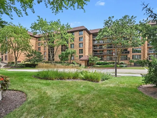1671 Mission Hills Rd APT 104, Northbrook, IL 60062