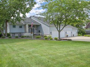 4423 E Ridgeview Ln, Byron, IL 61010