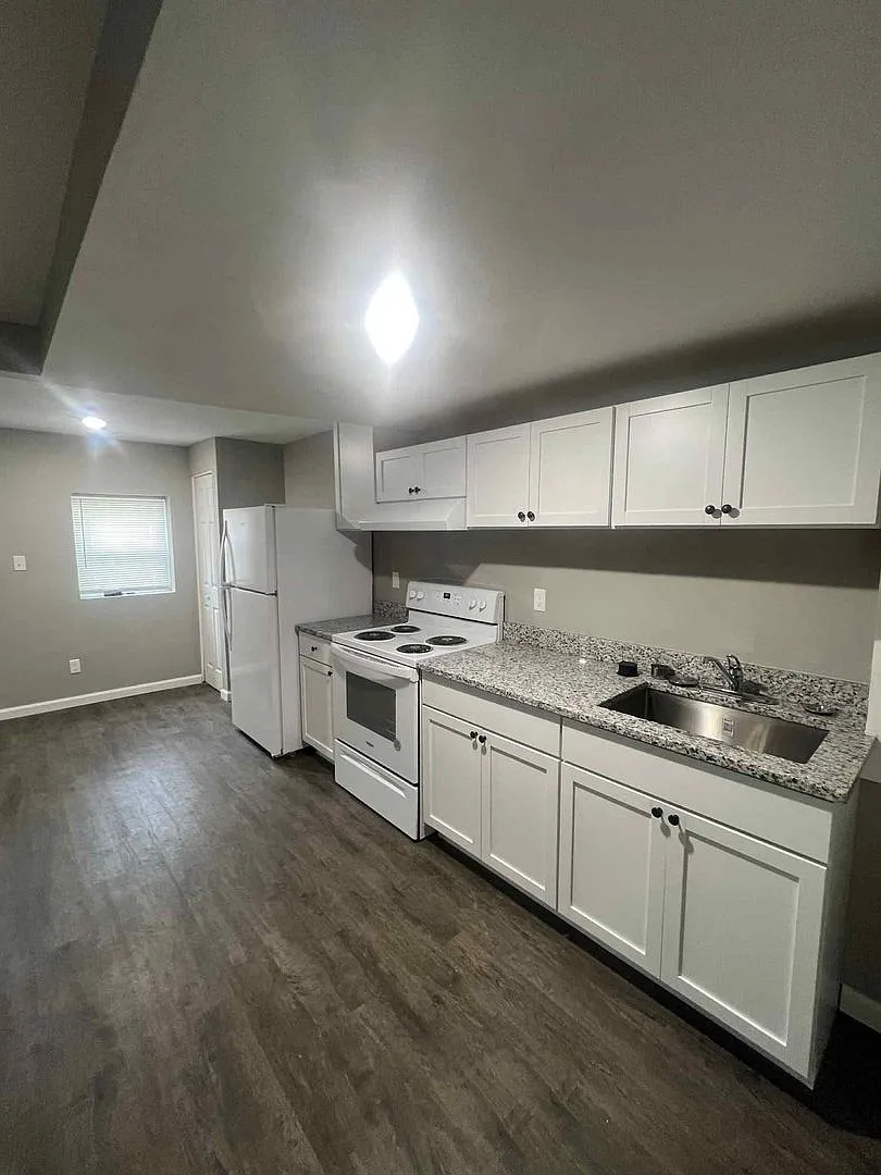 610 W 9th Joplin A&B — Photo 3