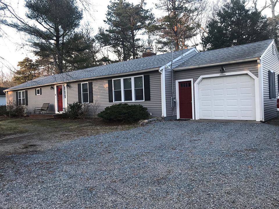 1st image of 16 Thistle Dr