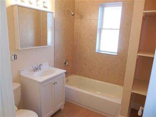 5th image of 3228 W Wabansia Ave #1