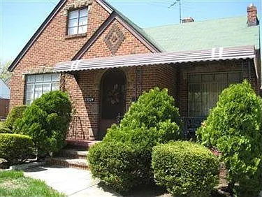 13924 Liberty Ave photo 1
