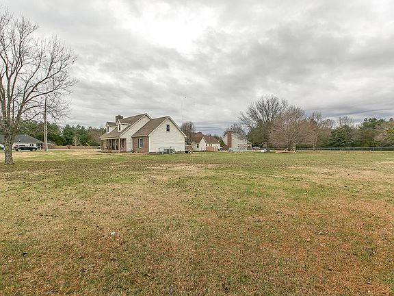 5th image of 3105 Chalmers Ct