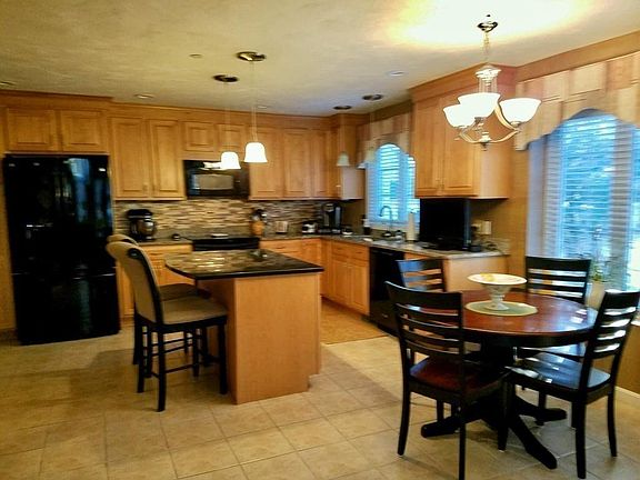 2nd image of 21 Imperial Ct #21