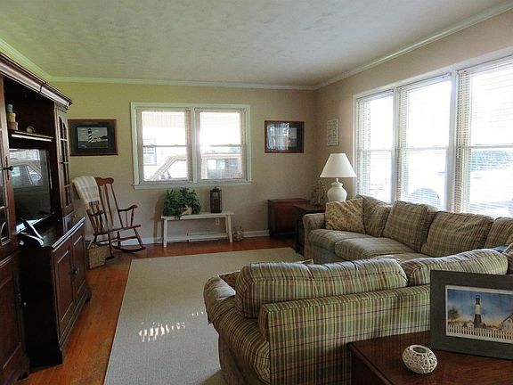 3rd image of 348 Timothy Ave