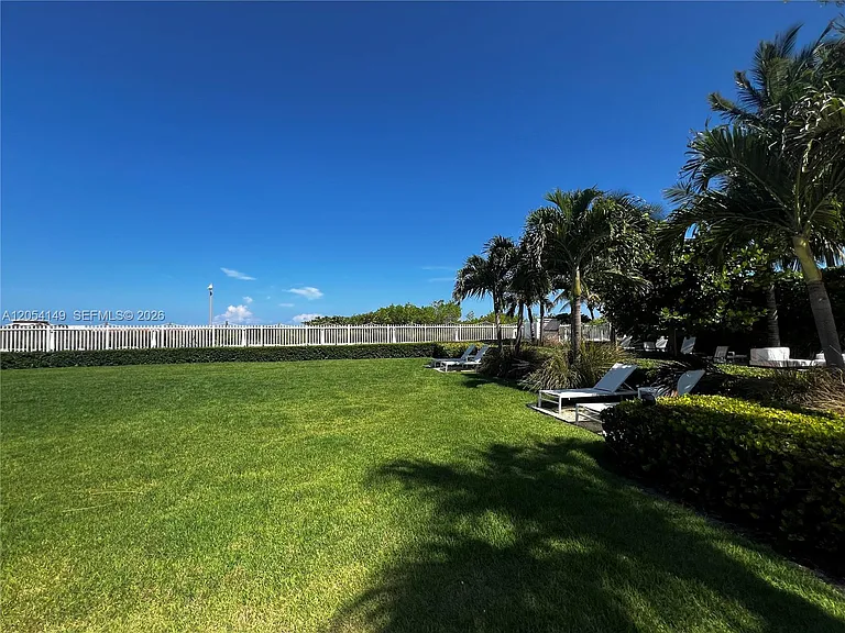 2457 Collins Ave #402 — Photo 32