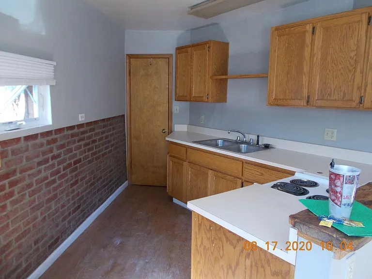 556 1/2 E 2nd Ave — Photo 3