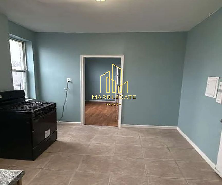 2nd image of 310 14th Ave #9AA