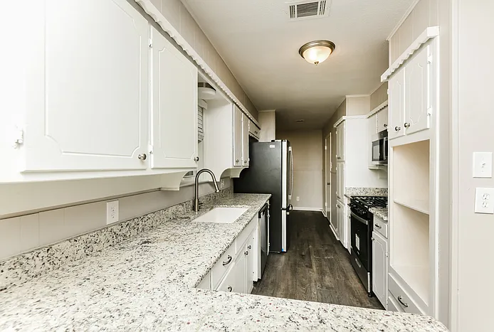 2417 Skyline Dr — Photo 6