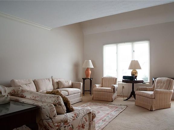 4th image of 955 Tollis Pkwy #32