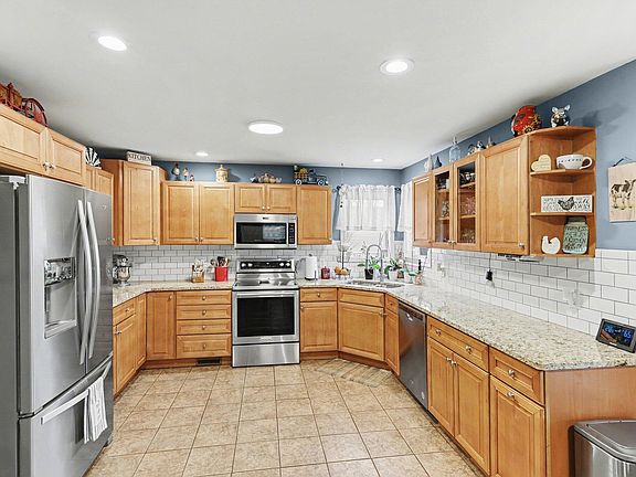 3rd image of 2964 Sarossy Lake Rd