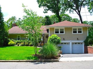 8 Kaateskill Pl, Scarsdale, NY 10583