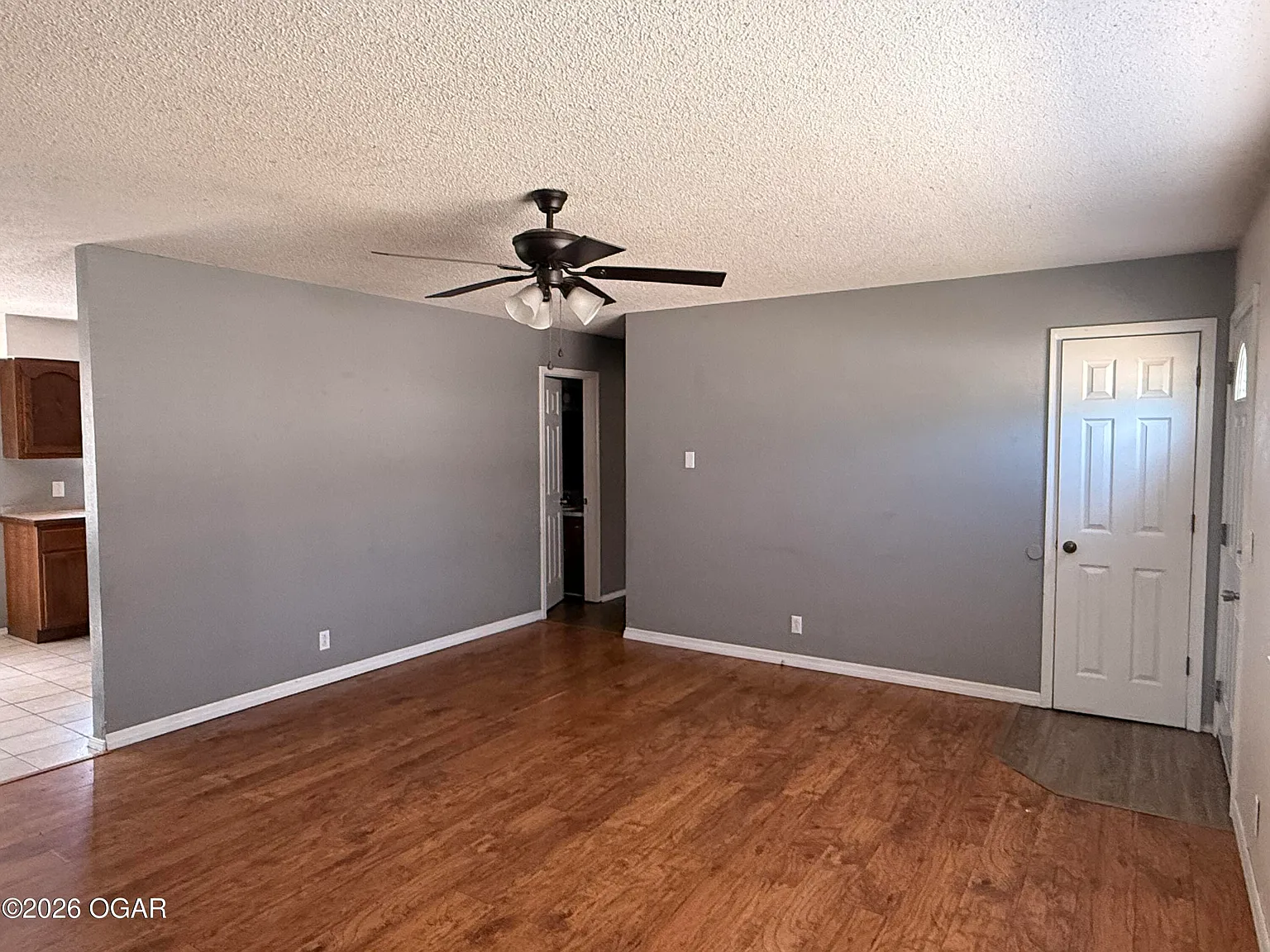 3 bed, 1.5 bath, 1124 sqft, $1,300 — Photo 3