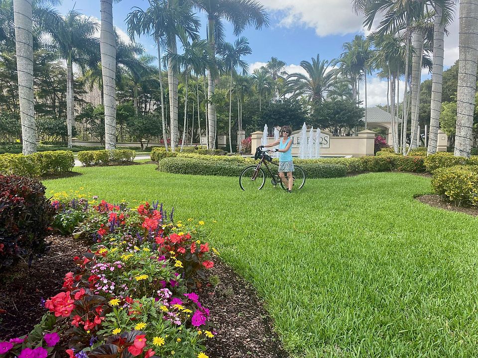 Great bike paths throughout the community!