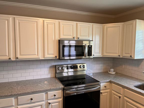 5th image of 107 Folkstone St