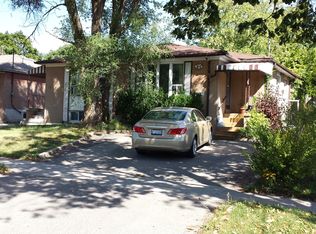 15 Bison Dr #3, Toronto, ON M2R2Y1