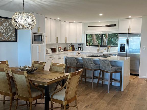 Kitchen/ Dining Area