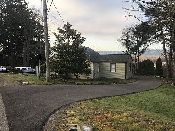 3rd image of 5208 Sumner Heights Dr E