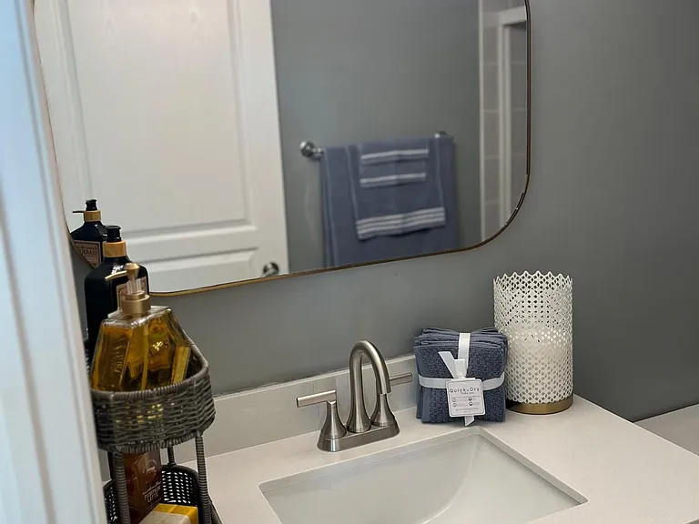330 Red Maple Rd W #901 — Photo 8