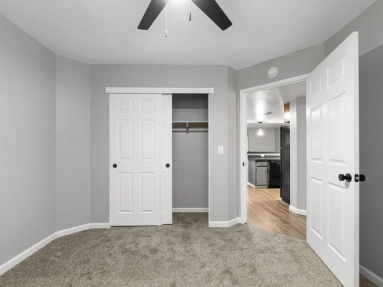Redwood Cove Apartments — Photo 39
