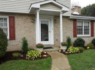 110 Deangelo Dr, Pittsburgh, PA 15209