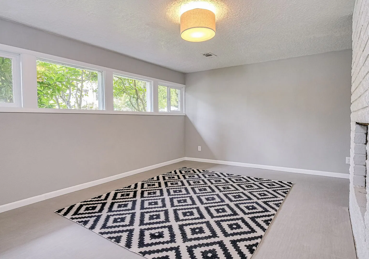 Spectacular Remodeled 3Bed/3Bath Mid Century Home — Photo 3