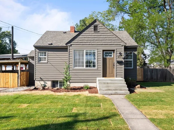 211 SE 4th Street, College Place, WA 99324