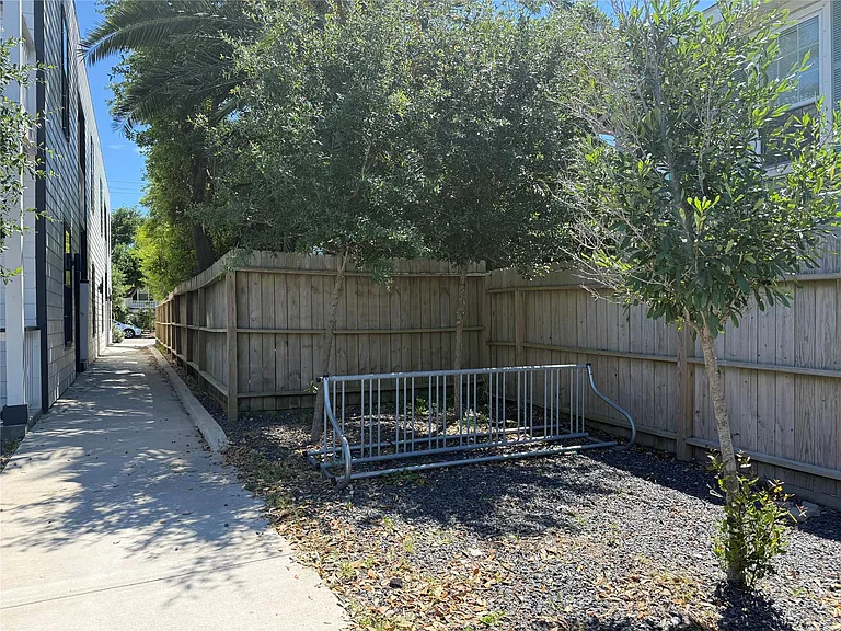 920 Avenue L #E — Photo 10