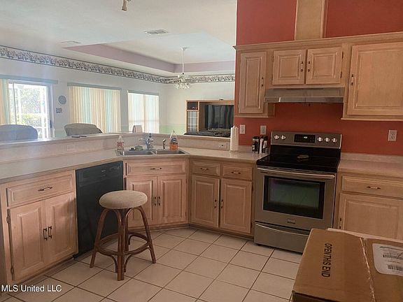 3rd image of 74613 Diamondhead Dr N