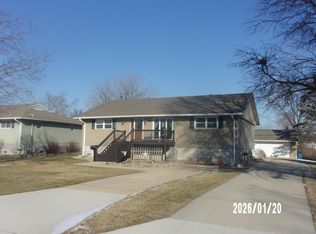 120 W Herron Ct, Watseka, IL 60970
