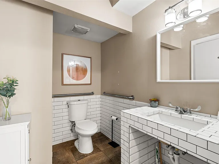 1202 Hawthorne St — Photo 12