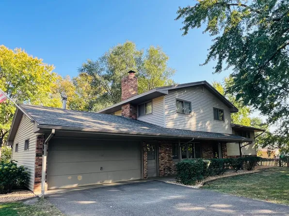 9440 Oliver Ave N, Brooklyn Park, MN 55444