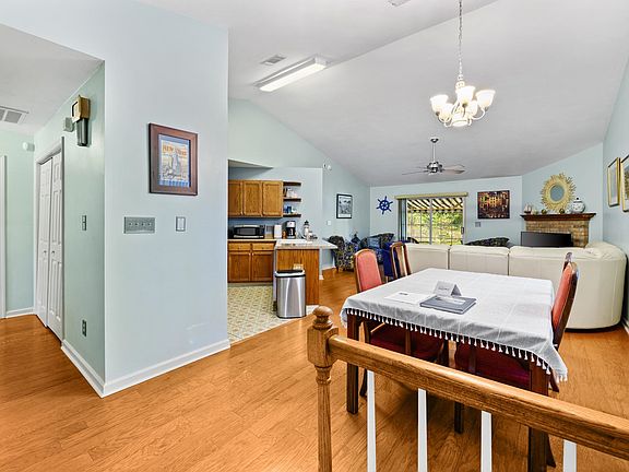 4th image of 4472 Bay Shore Cir