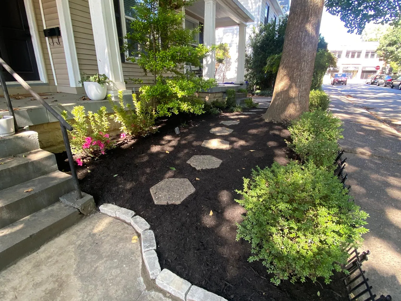 1847 Edgeland Ave — Photo 3