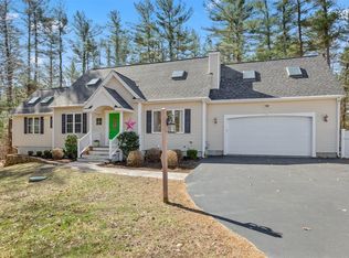 11 Lamppost Dr, Halifax, MA 02338