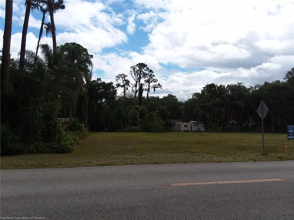 1st image of 415 Highlands Lake Dr