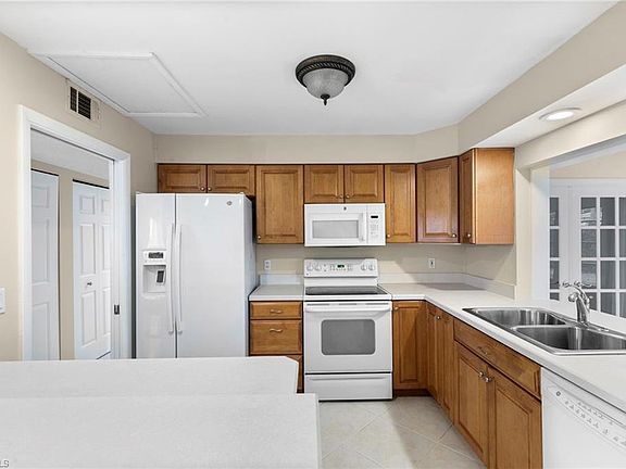 4th image of 4230 Lakewood BLVD #G6