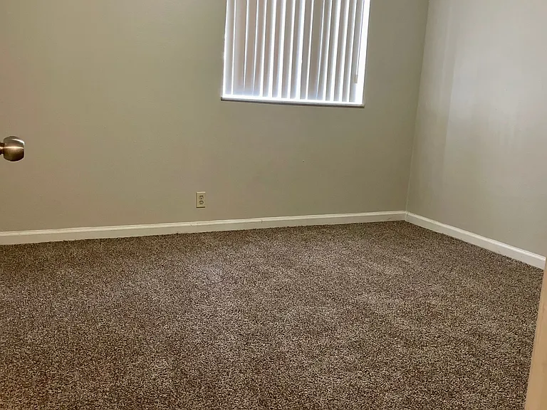 Bermuda Heights Apartments — Photo 39