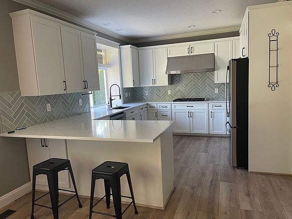 3rd image of 1321 Dollar St