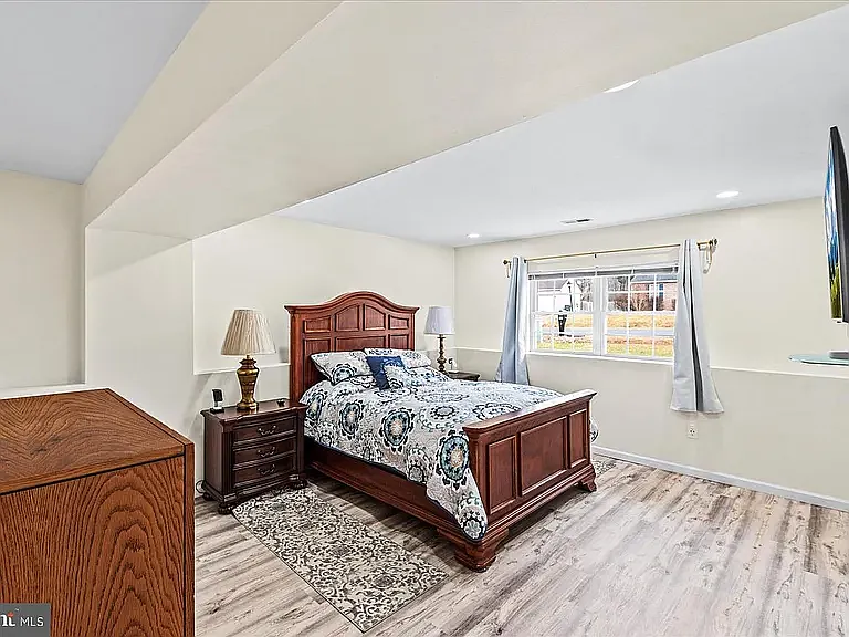 4 bed, 3.5 bath, 1874 sqft, $800 — Photo 4