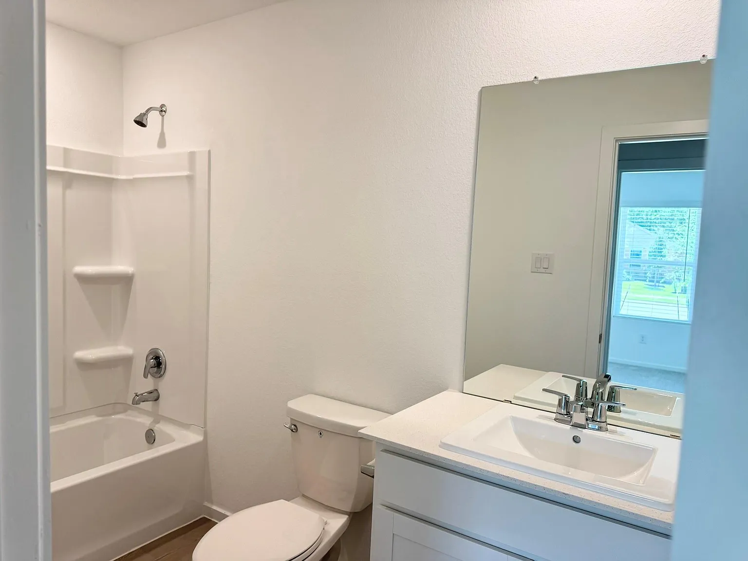3 bed, 2.0 bath, 1310 sqft, $1,650 — Photo 3