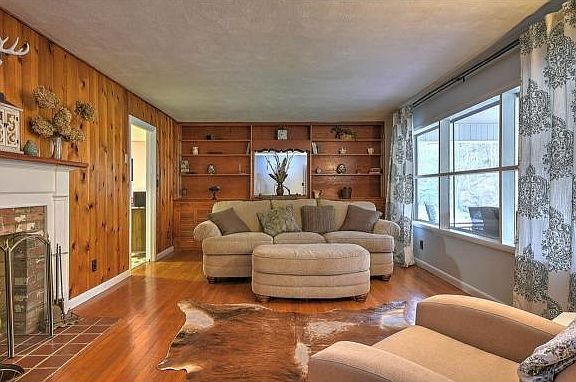 5th image of 602 W Hills Dr