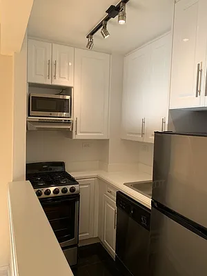 Rented by Urban Real Estate Inc | media 29