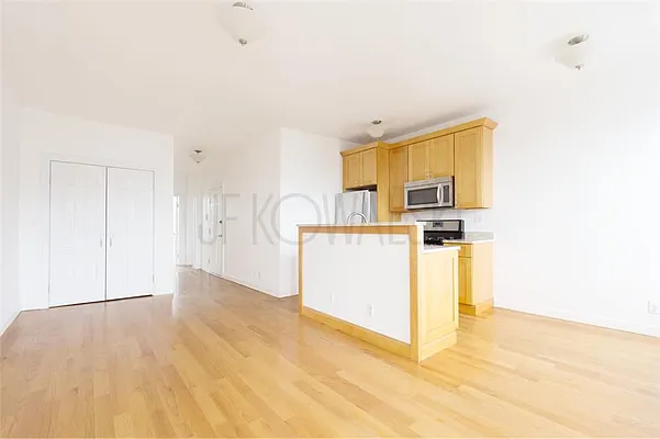 Rented by R New York | media 3